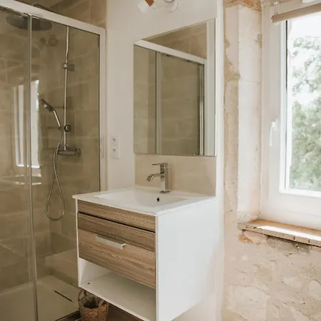 6 Pers Salle De Jeux & Petanque 別荘