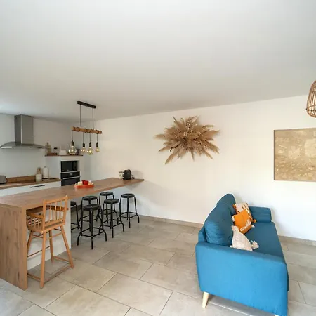 6 Pers Salle De Jeux & Petanque 別荘