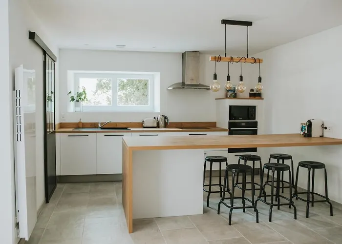 6 Pers Salle De Jeux & Petanque