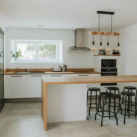 6 Pers Salle De Jeux & Petanque