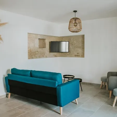 6 Pers Salle De Jeux & Petanque