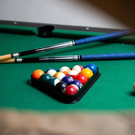 6 Pers Salle De Jeux & Petanque