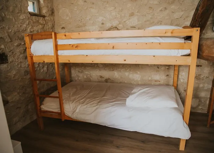 6 Pers Salle De Jeux & Petanque Nyaraló Cuq (Tarn)