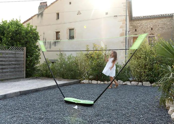 6 Pers Salle De Jeux & Petanque Nyaraló *